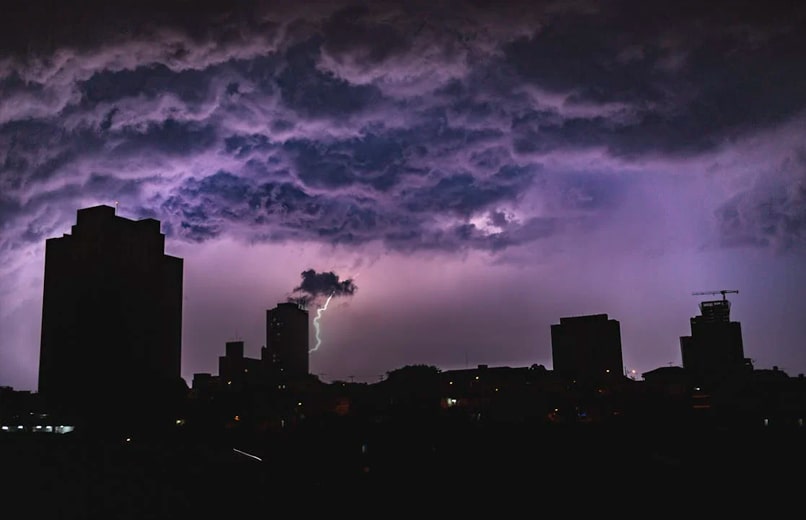 Chuva, trovoada e granizo: 13 distritos sob aviso amarelo este domingo