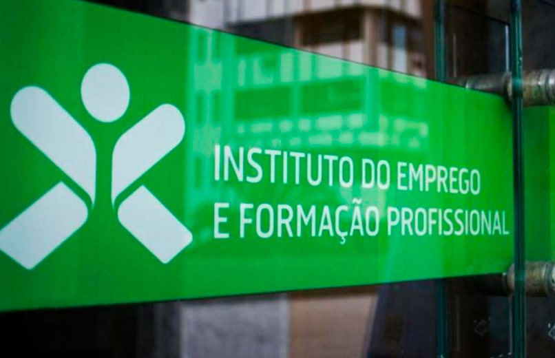 Licenciados à Deriva: Jovens Qualificados Enfrentam Desemprego e Emigração