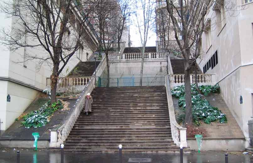 Bairros-dormitório onde reina o silêncio: vidas isoladas nas margens da urbanização