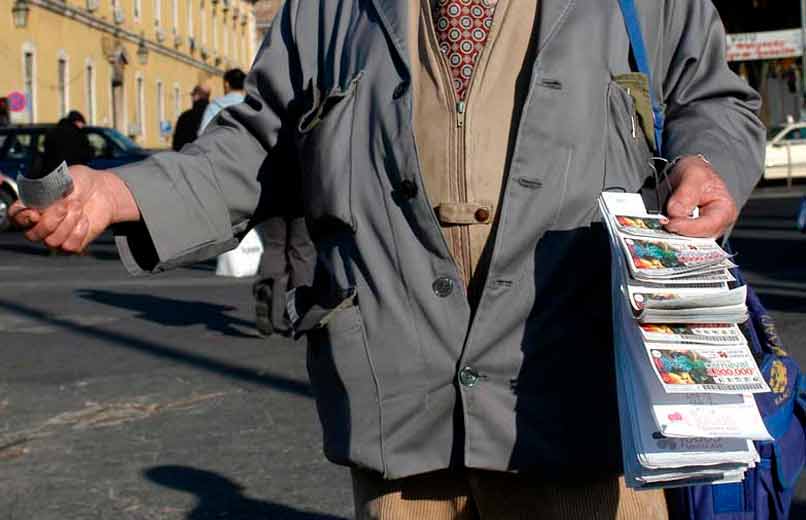 Os Últimos Cauteleiros: Uma profissão em extinção Que Resiste nas ruas Portuguesas